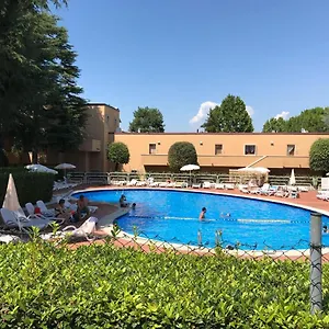  Apartment Peschiera In Italien
